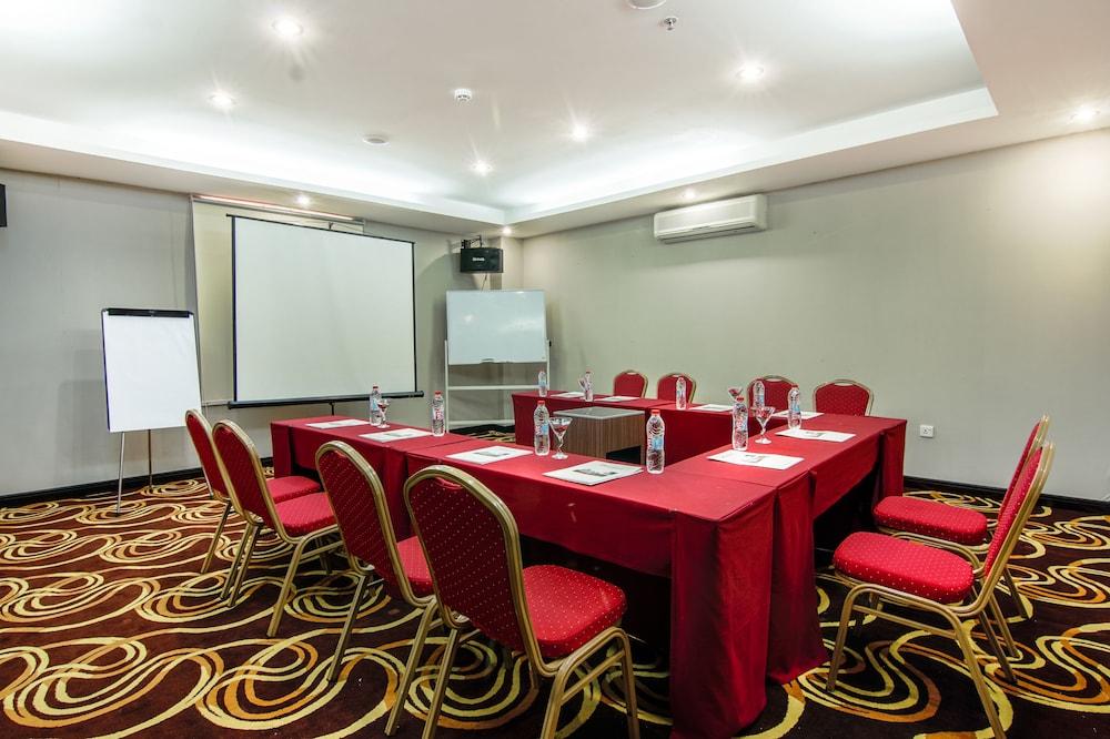 Grand Eska Hotel & Suites Batam 纳柯亚 外观 照片