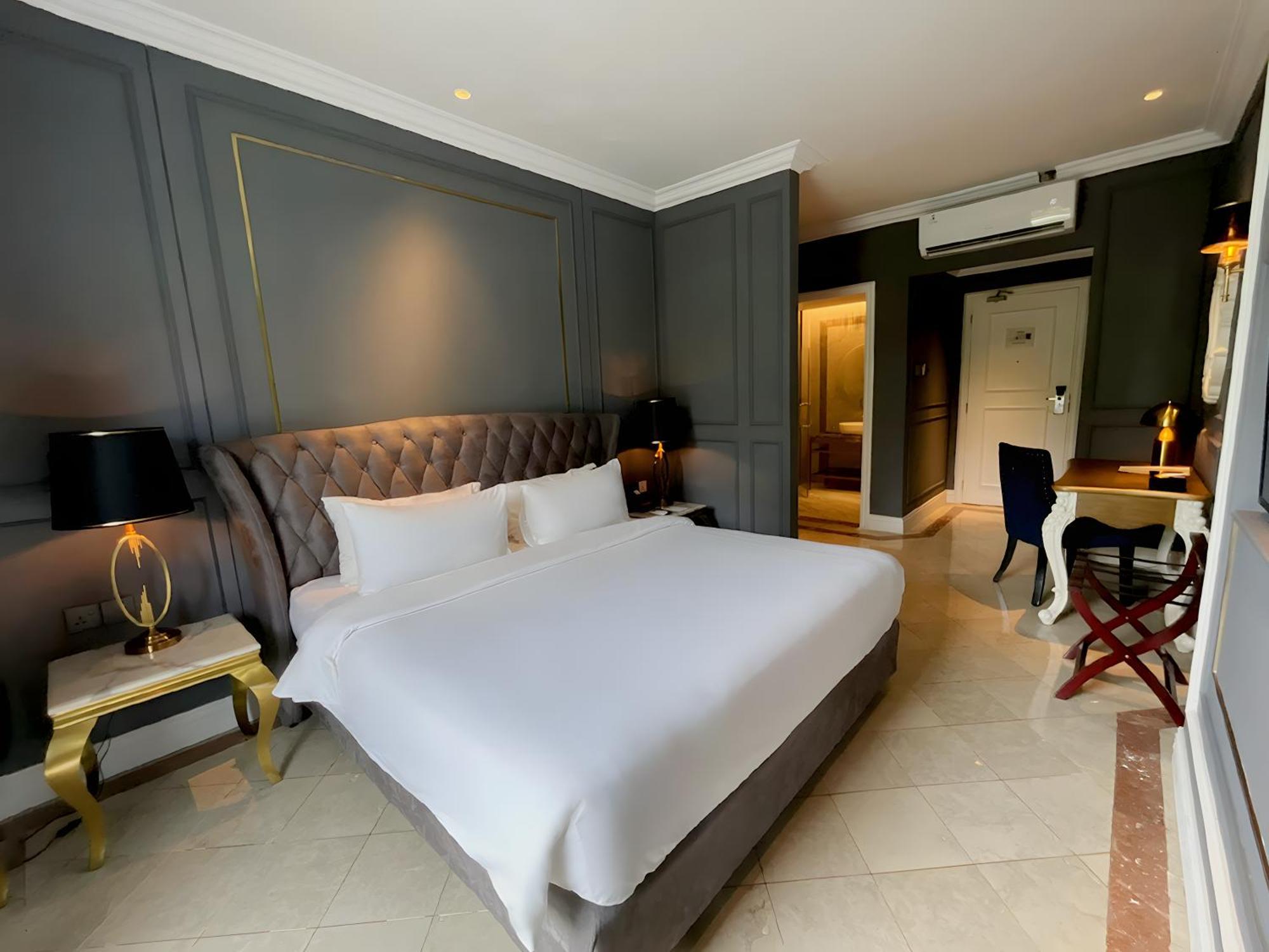 Grand Eska Hotel & Suites Batam 纳柯亚 外观 照片