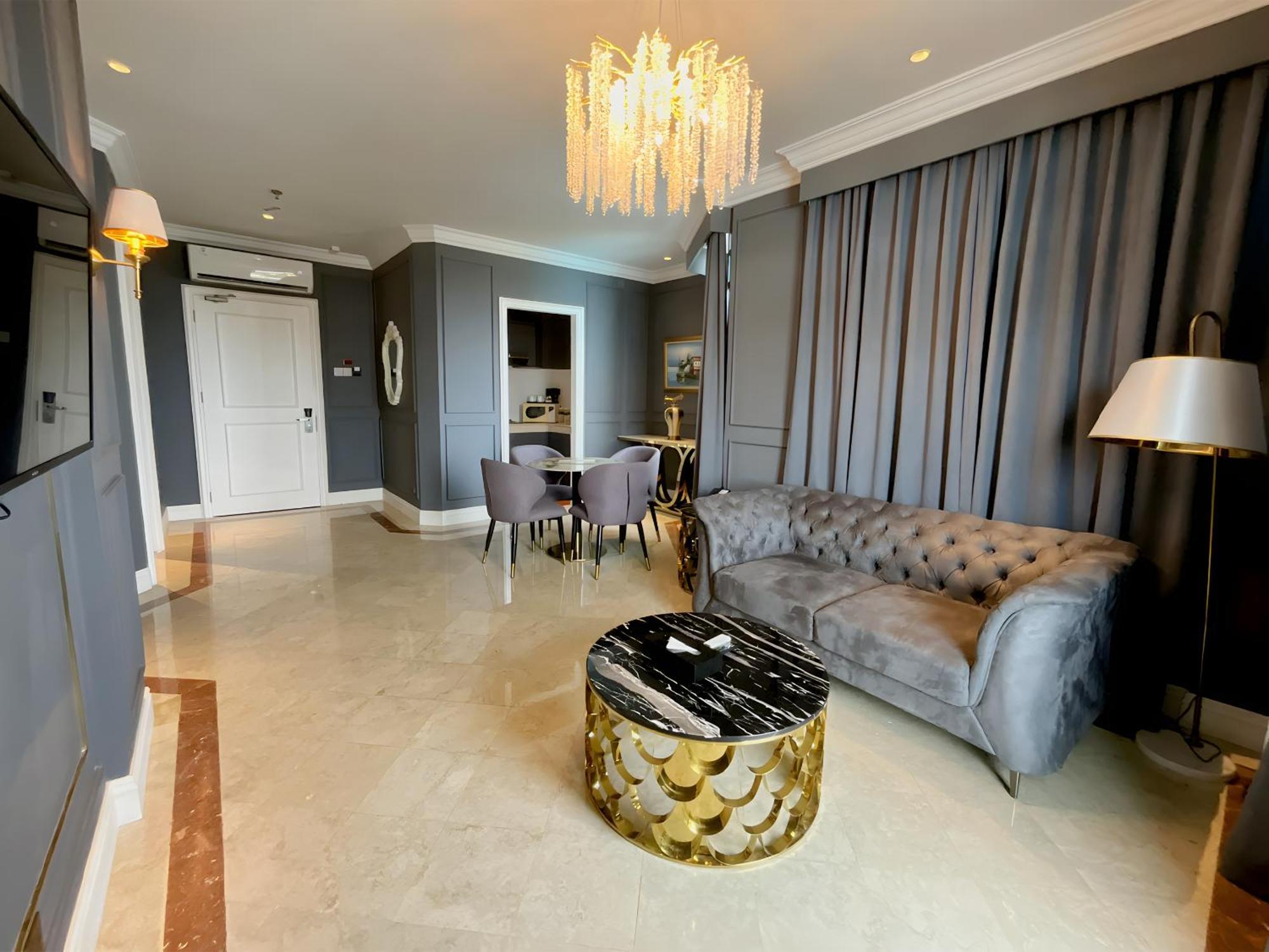 Grand Eska Hotel & Suites Batam 纳柯亚 外观 照片
