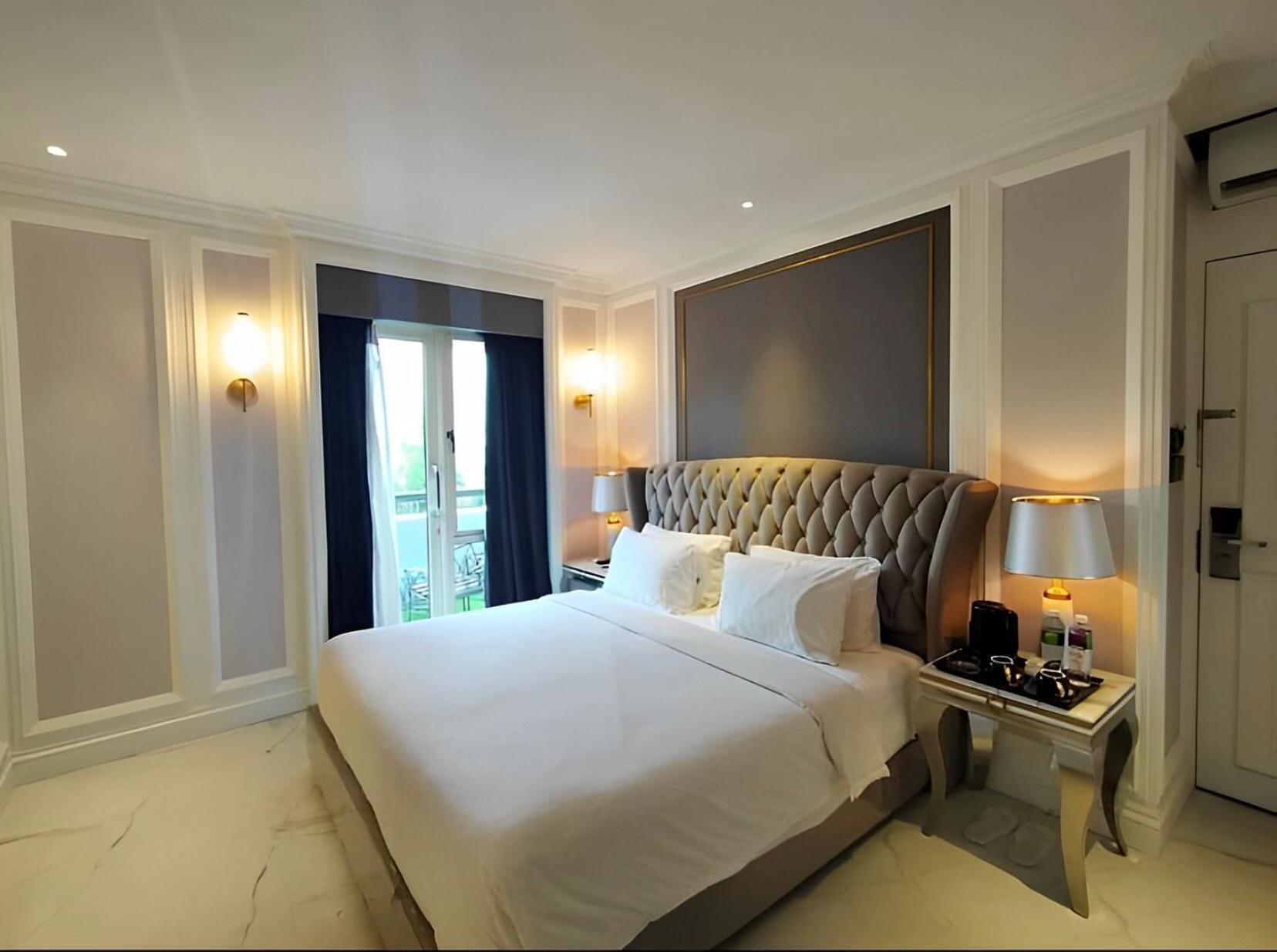 Grand Eska Hotel & Suites Batam 纳柯亚 外观 照片