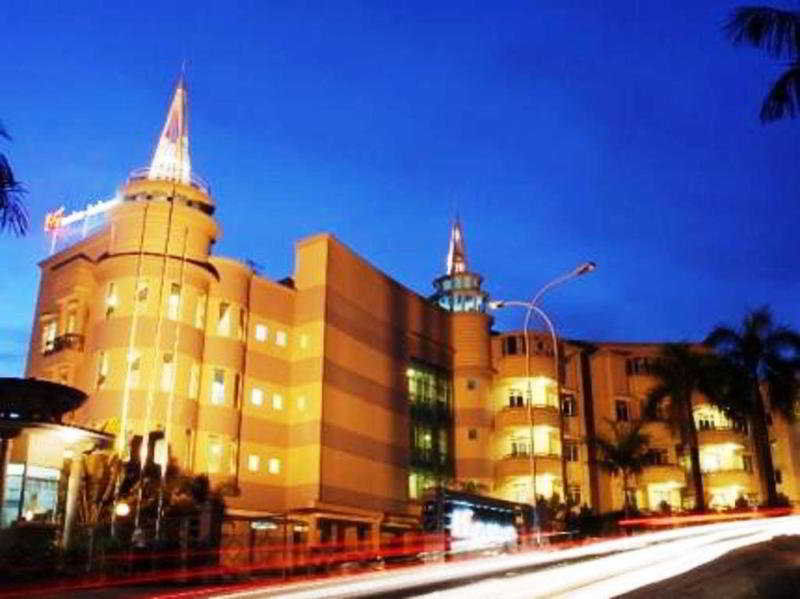 Grand Eska Hotel & Suites Batam 纳柯亚 外观 照片